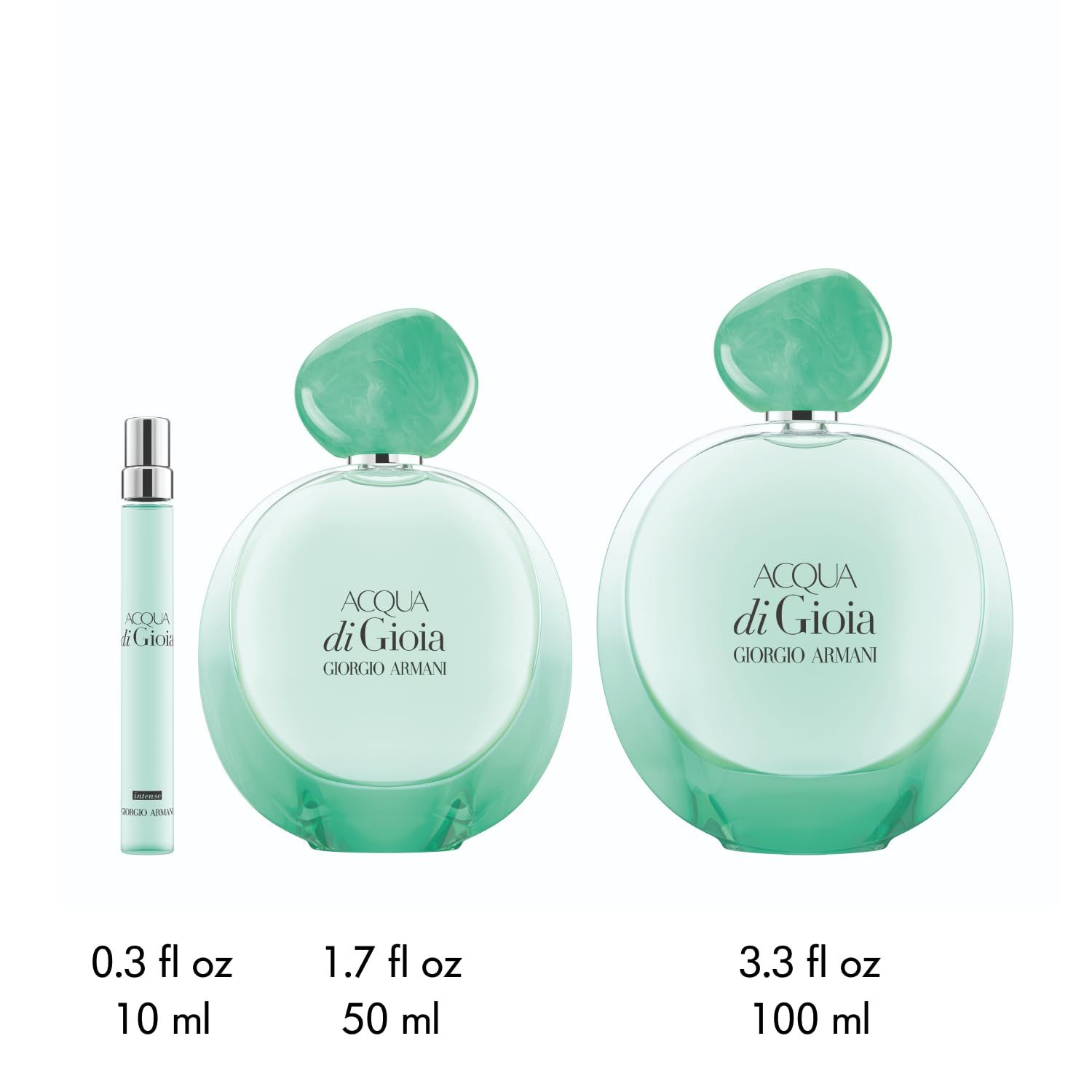 Tre flaconi Acqua di Gioia: 10 ml, 50 ml e 100 ml. Testo: Acqua di Gioia, Giorgio Armani, indicazioni di formato.