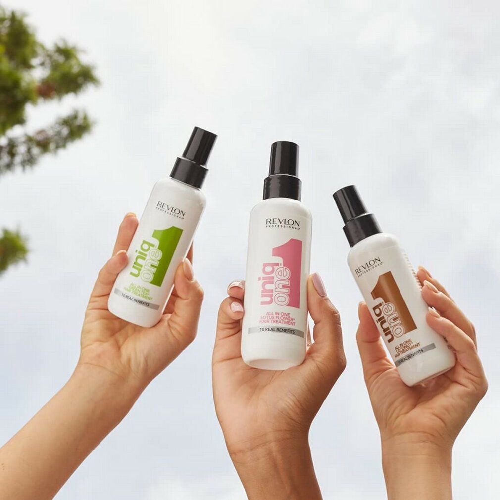 Tre spray con erogatore nero. Scritta: Revlon Professional Uniq One Hair Treatment. Colori diversi.