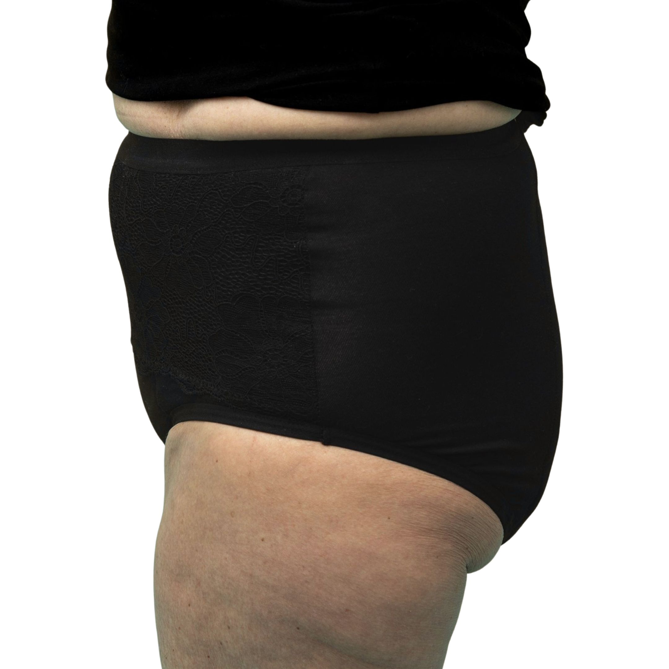 Vista laterale di una donna con slip per incontinenza nero. Vita alta, copre l'addome.