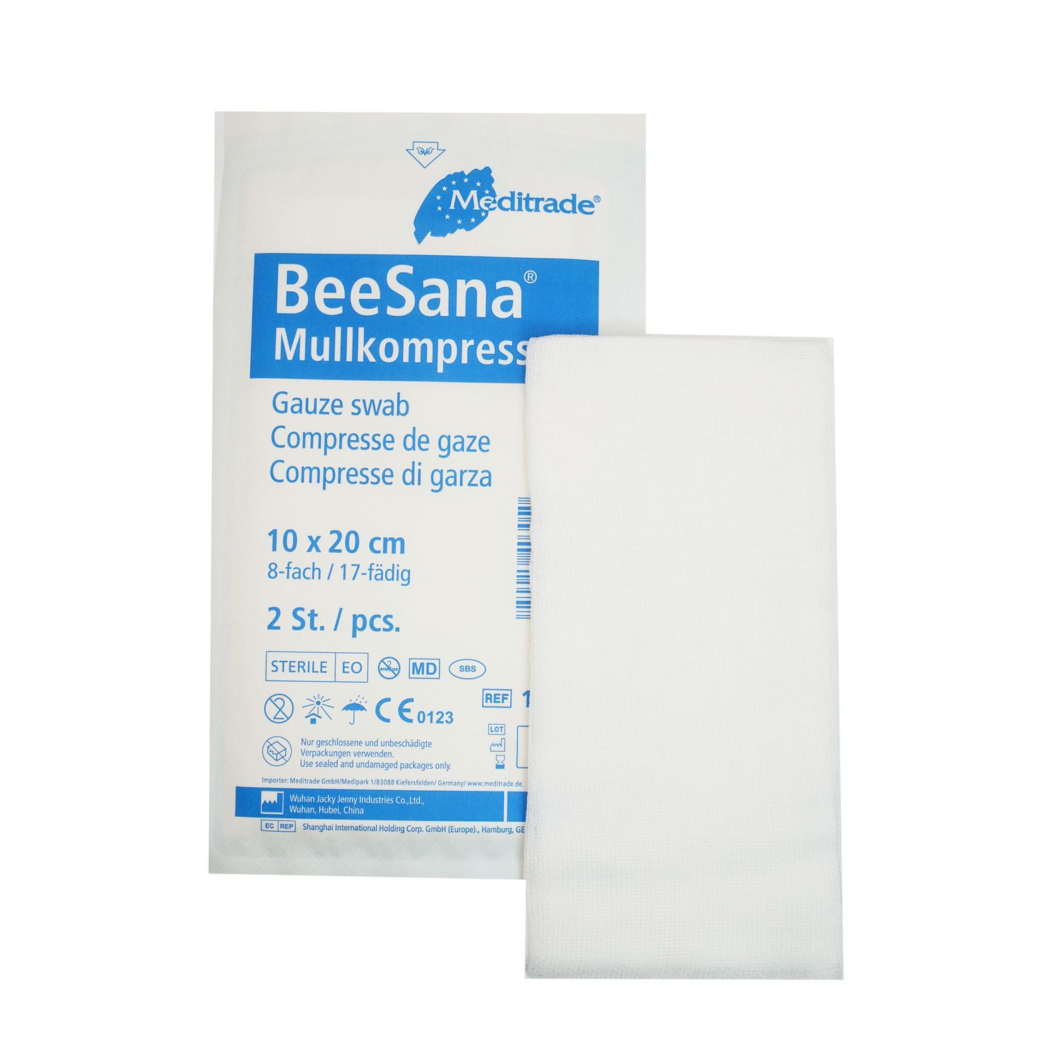 Confezione di garze. Nome del prodotto e marchio visibili. Dimensione 10x20 cm. 2 pezzi per confezione. Sterili.