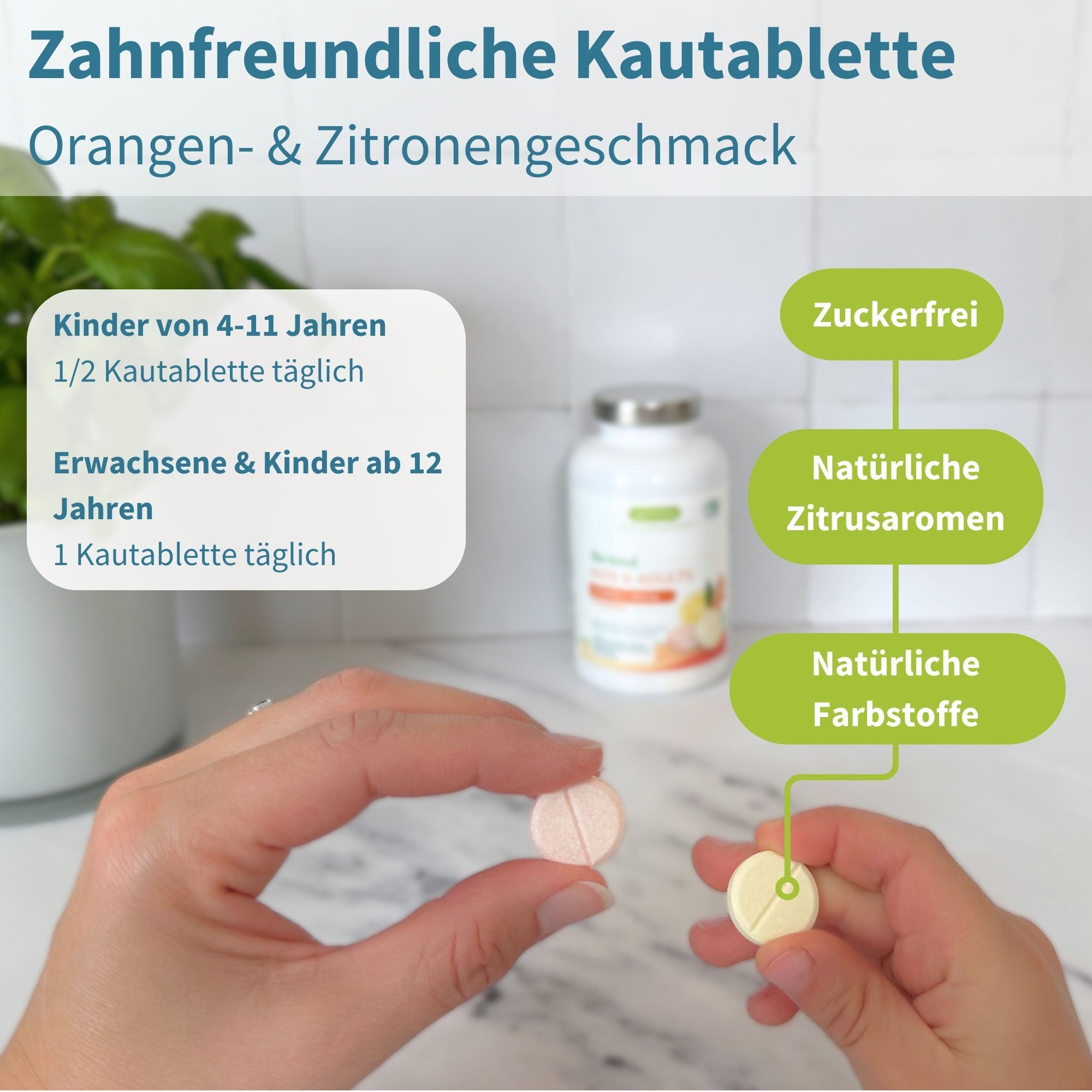 Mani che tengono compresse masticabili. Bottiglia sullo sfondo. Testo: Compressa masticabile delicata sui denti, gusto arancia e limone. Senza zucchero, aromi naturali di agrumi.