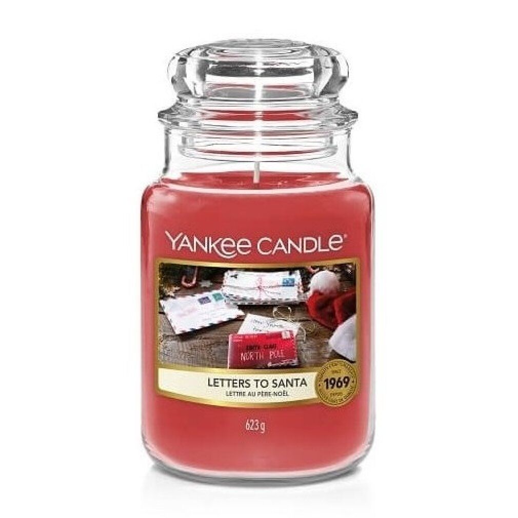 Candela profumata rossa in vaso con coperchio. Etichetta "Letters To Santa". Marchio Yankee Candle. 623g.