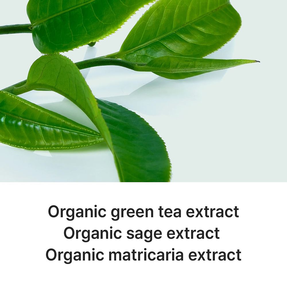 Foglie verdi con testo: "Organic green tea extract", "Organic sage extract", "Organic matricaria extract".