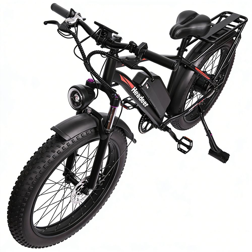 E-bike dall'alto. Colore nero, pneumatici larghi, faro, sella, portapacchi e logo Headeer.