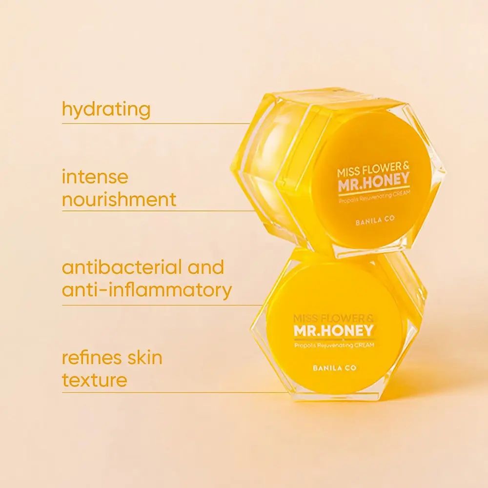 Due barattoli di crema gialli con coperchi. Scritta: Miss Flower & Mr. Honey. Barattoli trasparenti. Sfondo giallo. Testo: Idratazione, ecc.