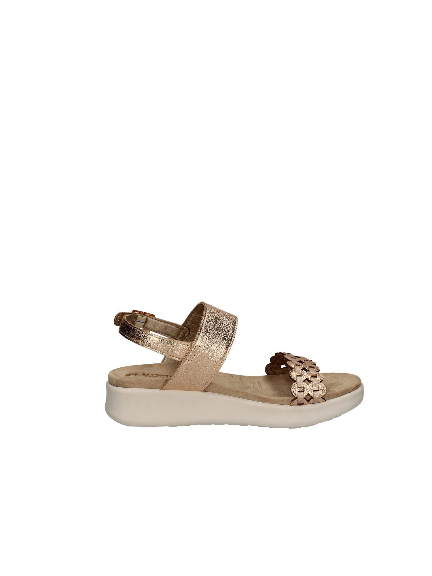 Sandalo dorato con cinturino e fibbia. Plateau bianco. Motivo floreale sulla fascia delle dita. Vista laterale.