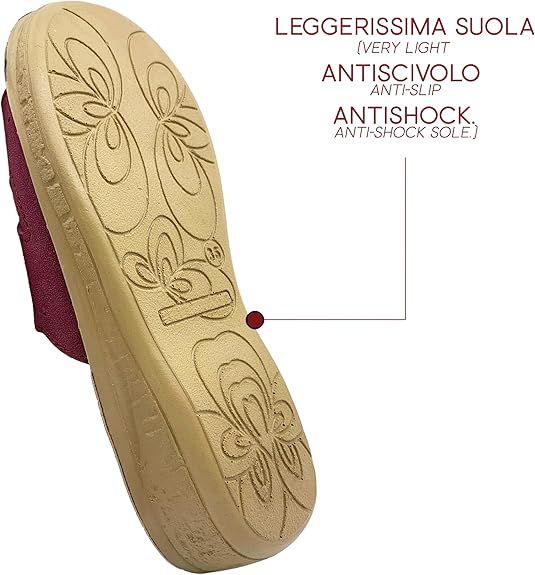 Suola di un sandalo rosso. Testo: 'LEGGERISSIMA SUOLA', 'ANTISCIVOLO', 'ANTISHOCK'. Taglia 35.