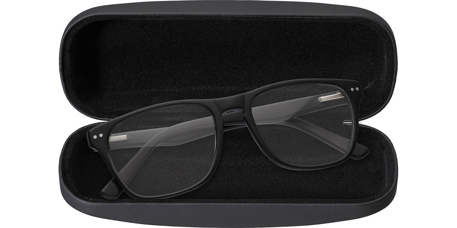 Custodia rigida nera aperta con occhiali. Occhiali con montatura nera.
