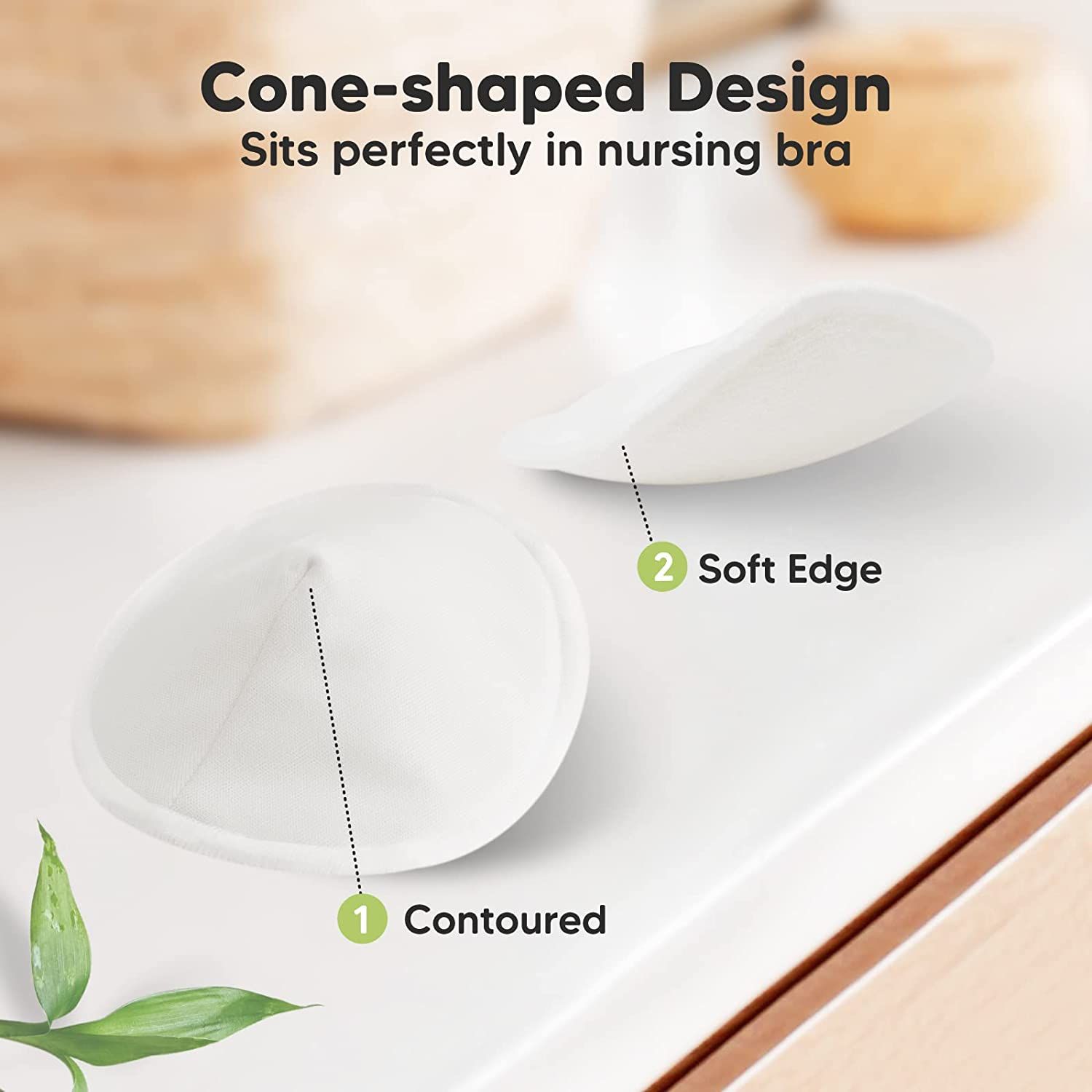 Due coppette assorbilatte a forma di cono. Scritta: Cone-shaped Design, Soft Edge, Contoured.