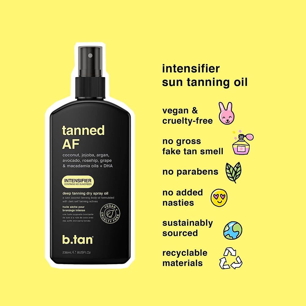 Flacone spray nero con 'tanned AF' e 'b.tan'. Contiene cocco, jojoba, argan, avocado, rosa canina, uva e oli di macadamia + DHA. Vegano.