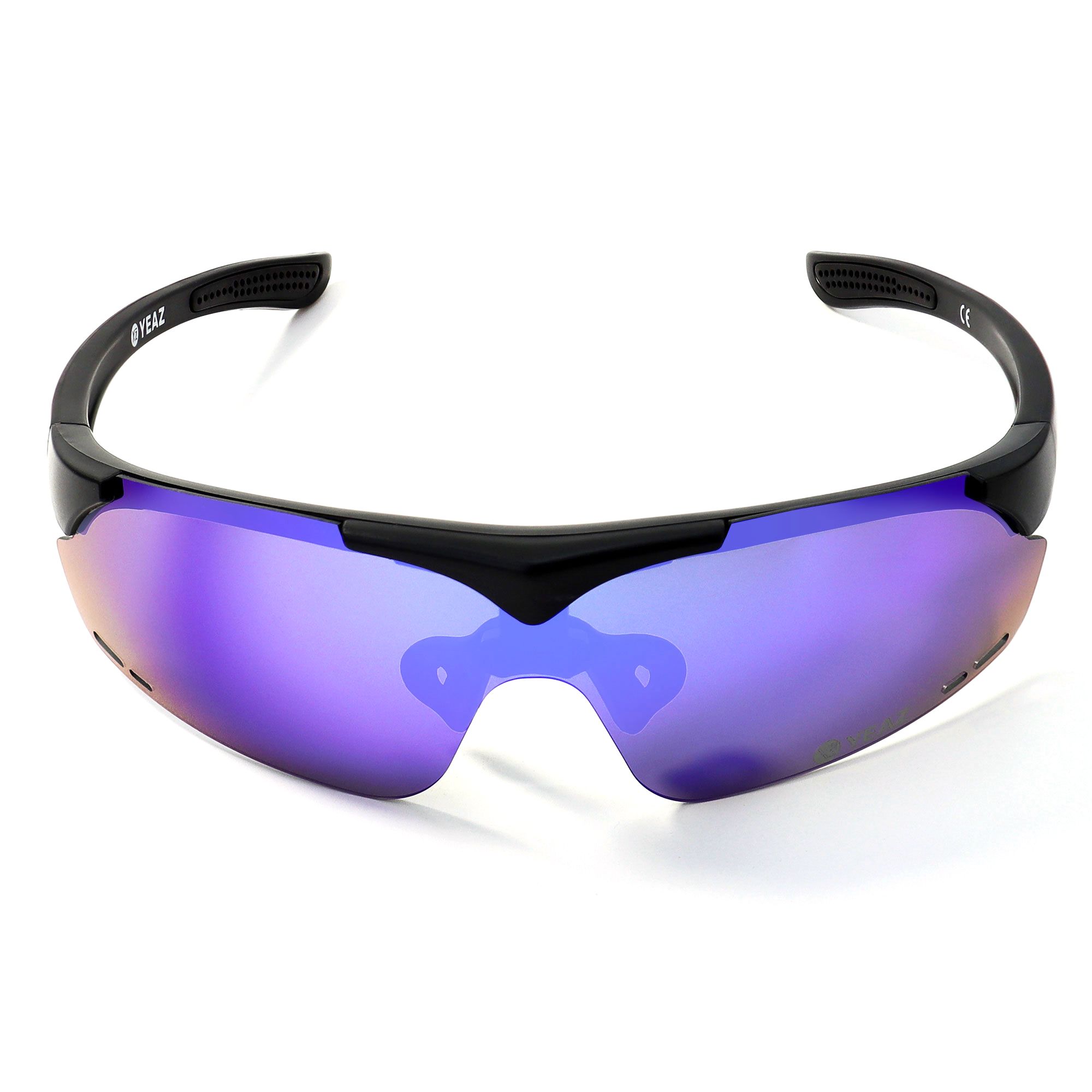 Occhiali da sole sportivi con aste nere e lenti specchiate viola.