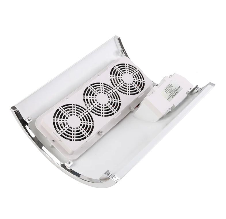 Dispositivo bianco arcuato con tre ventole e dettagli argentati. Componenti interni visibili.