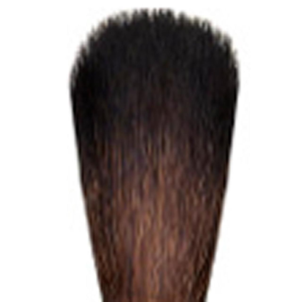 Primo piano della testa del pennello sfumatore Clarins. Setole scure e arrotondate.