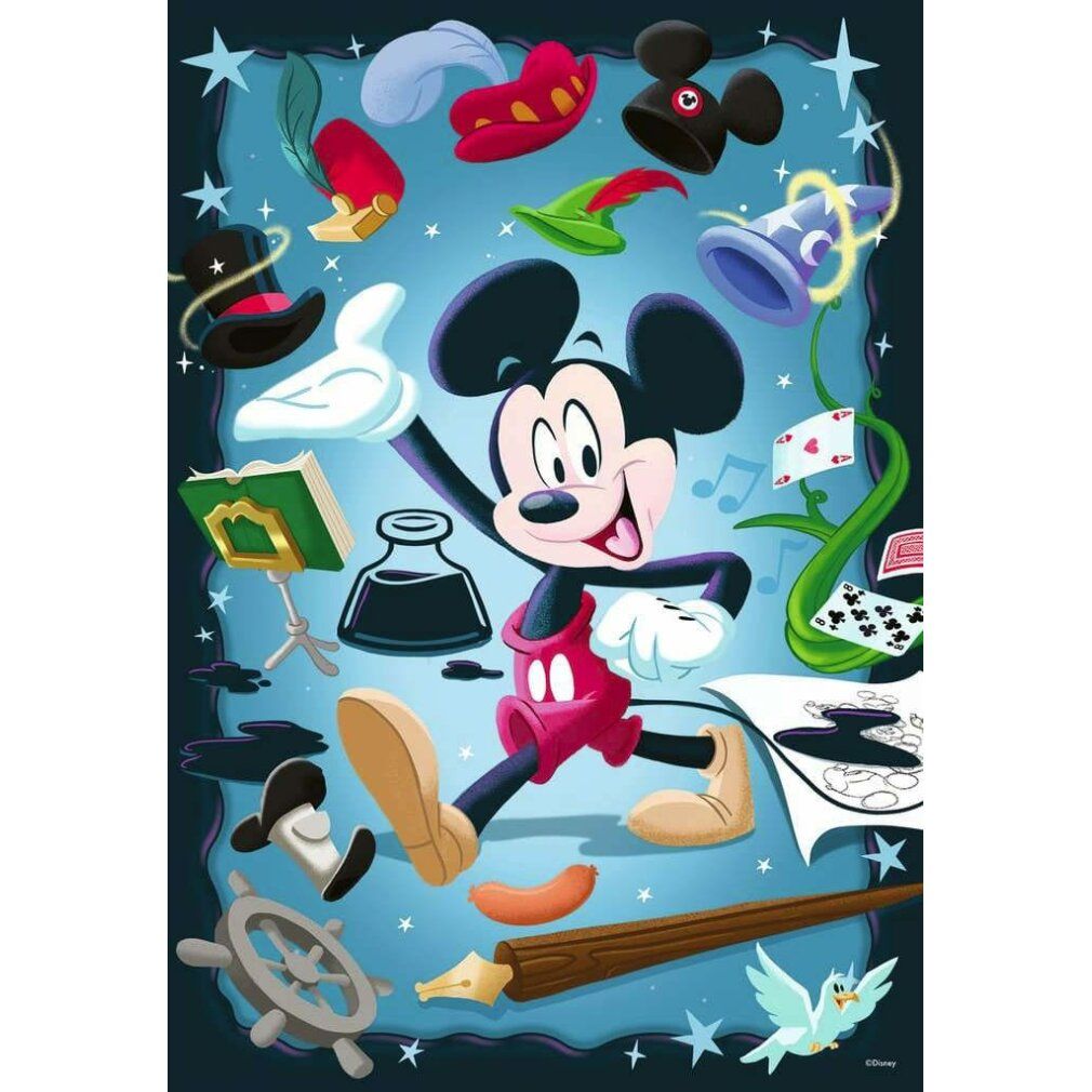 Puzzle con Topolino circondato da cappelli, note e carte da gioco. Sfondo blu stellato. Topolino corre.