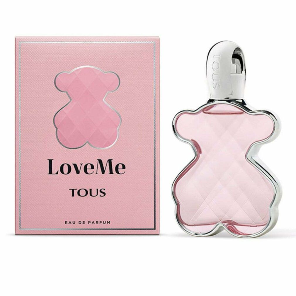 Flacone rosa a forma di orso, accanto a scatola con logo e scritta LoveMe TOUS Eau de Parfum. Dettagli argento.