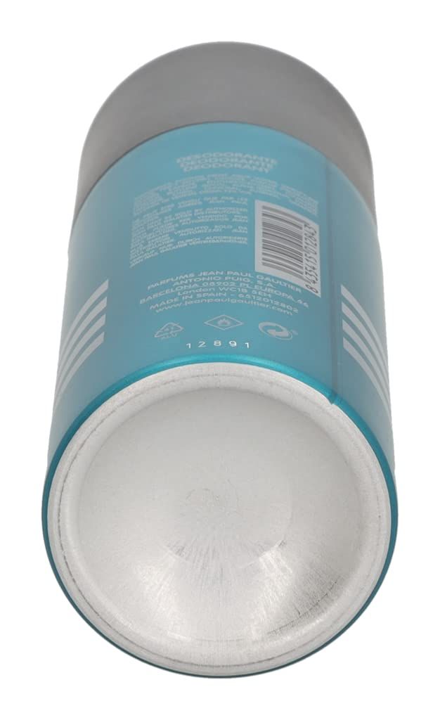 Fondo di un flacone spray deodorante turchese. Testo: DEODORANTE, PARFUMS JEAN PAUL GAULTIER.