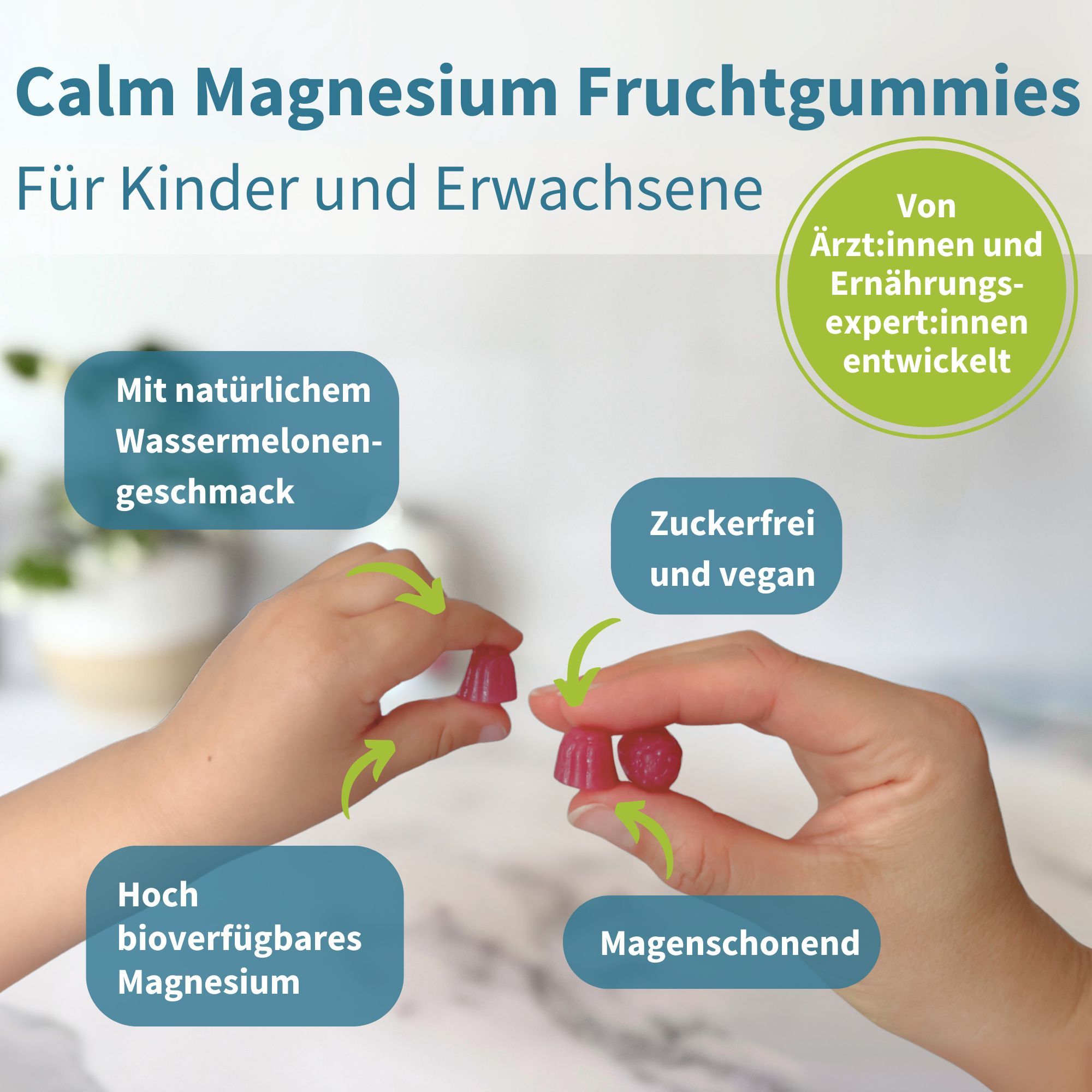 Mani che tengono caramelle gommose di magnesio vegane senza zucchero, gusto anguria. Per bambini e adulti.