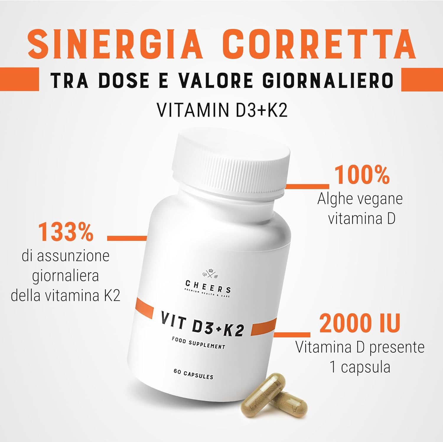 Flacone bianco con capsule. Scritta: VIT D3+K2, 133% K2, 100% Vitamina D da alghe, 2000 UI Vitamina D. 60 capsule.
