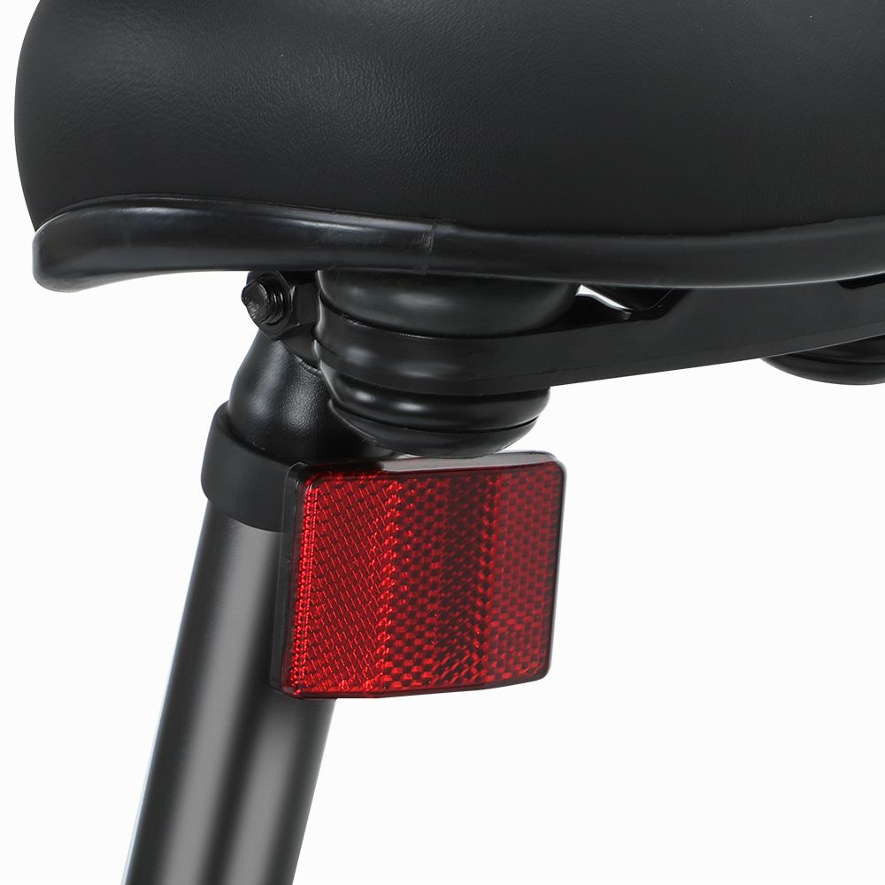 Sella nera con catarifrangente rosso. Catarifrangente rettangolare.