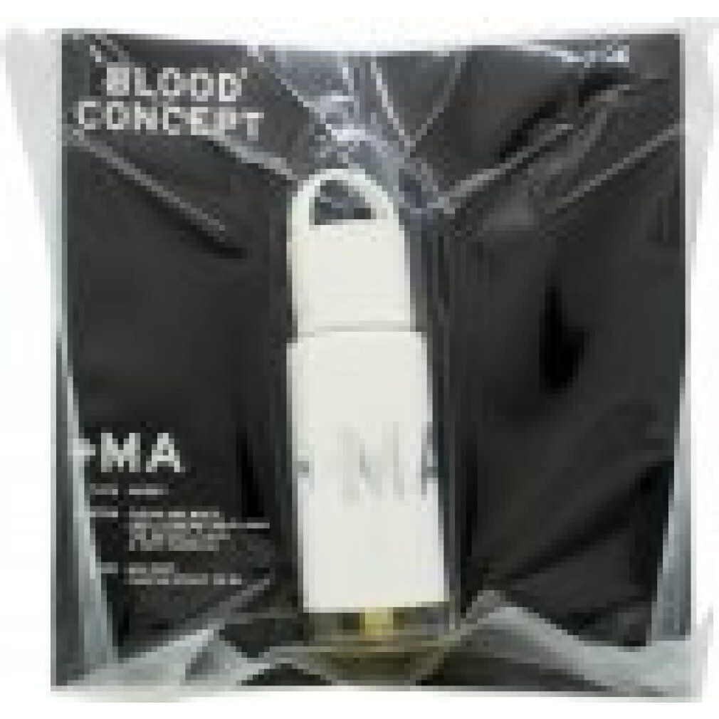 Spray profumo in confezione di plastica. Flacone bianco con scritta argentata +MA. Sfondo nero con testo: BLOOD CONCEPT.