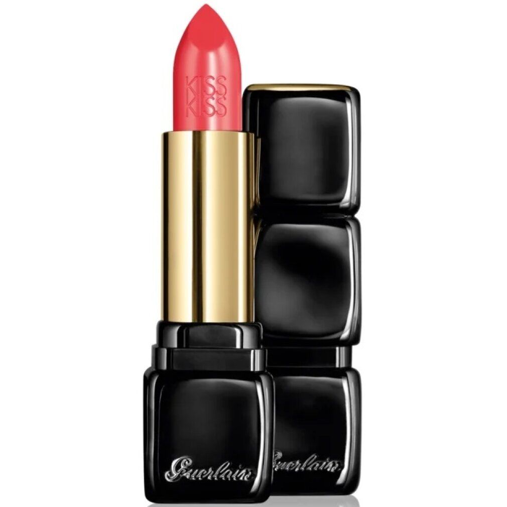 Rossetto rosso in stick nero e tubo dorato. Incisione KissKiss sul rossetto.