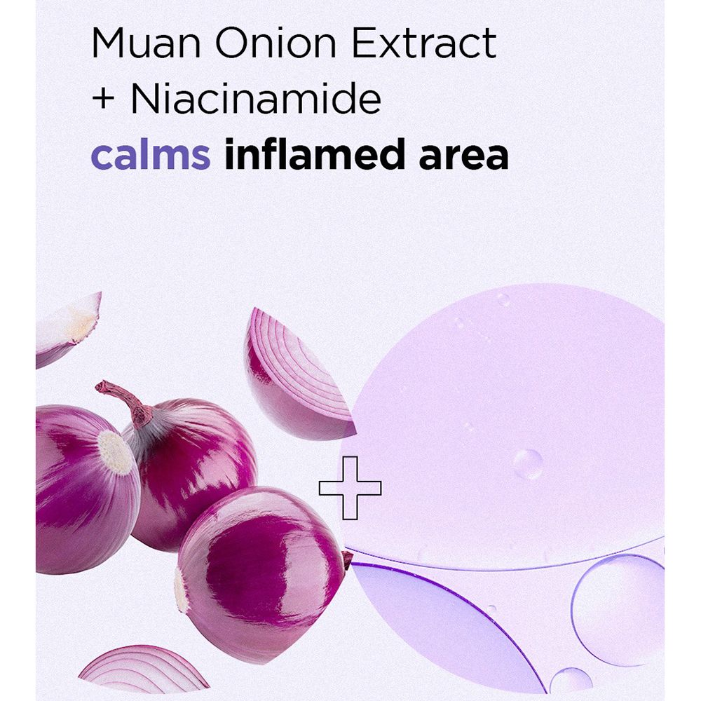 Immagine di cipolle e pezzi di cipolla accanto a un liquido viola. Testo: Muan Onion Extract + Niacinamide, calma le aree infiammate.