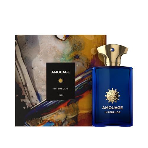 Flacone di profumo blu con tappo dorato e confezione. Scritta: AMOUAGE INTERLUDE MAN. Design astratto sulla confezione.