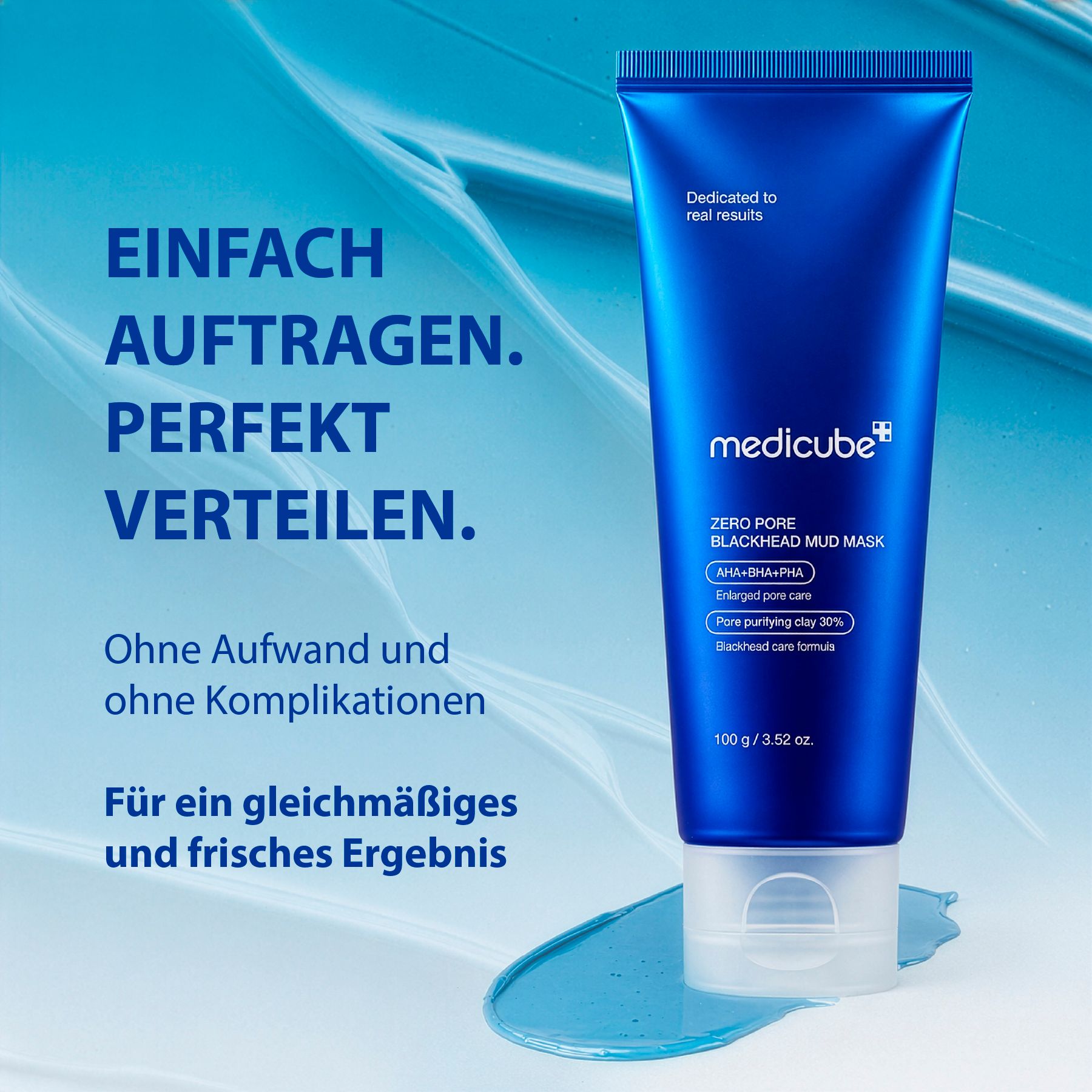 Tubo blu con Medicube Zero Pore Blackhead Mud Mask, 100g. Maschera blu sulla superficie.