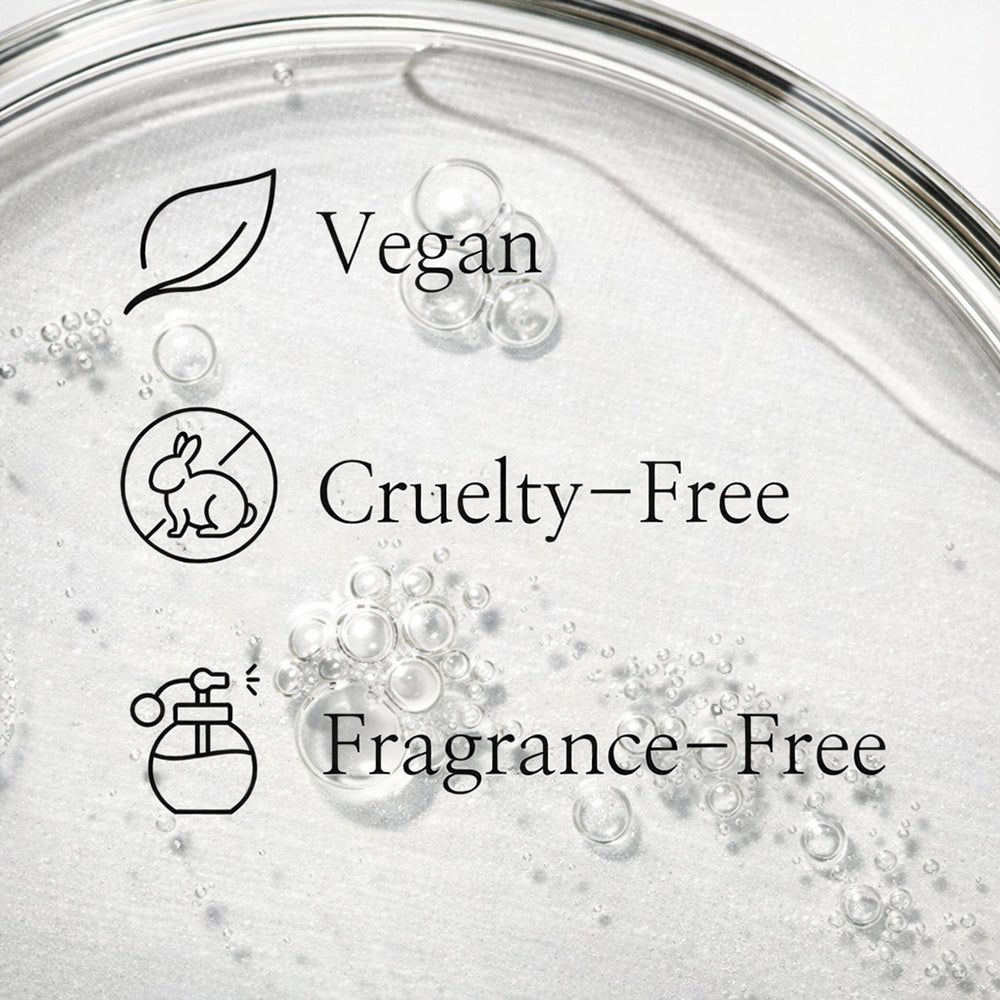 Immagine con simboli: Vegan, Cruelty-Free, Fragrance-Free. Su una superficie trasparente con bolle.