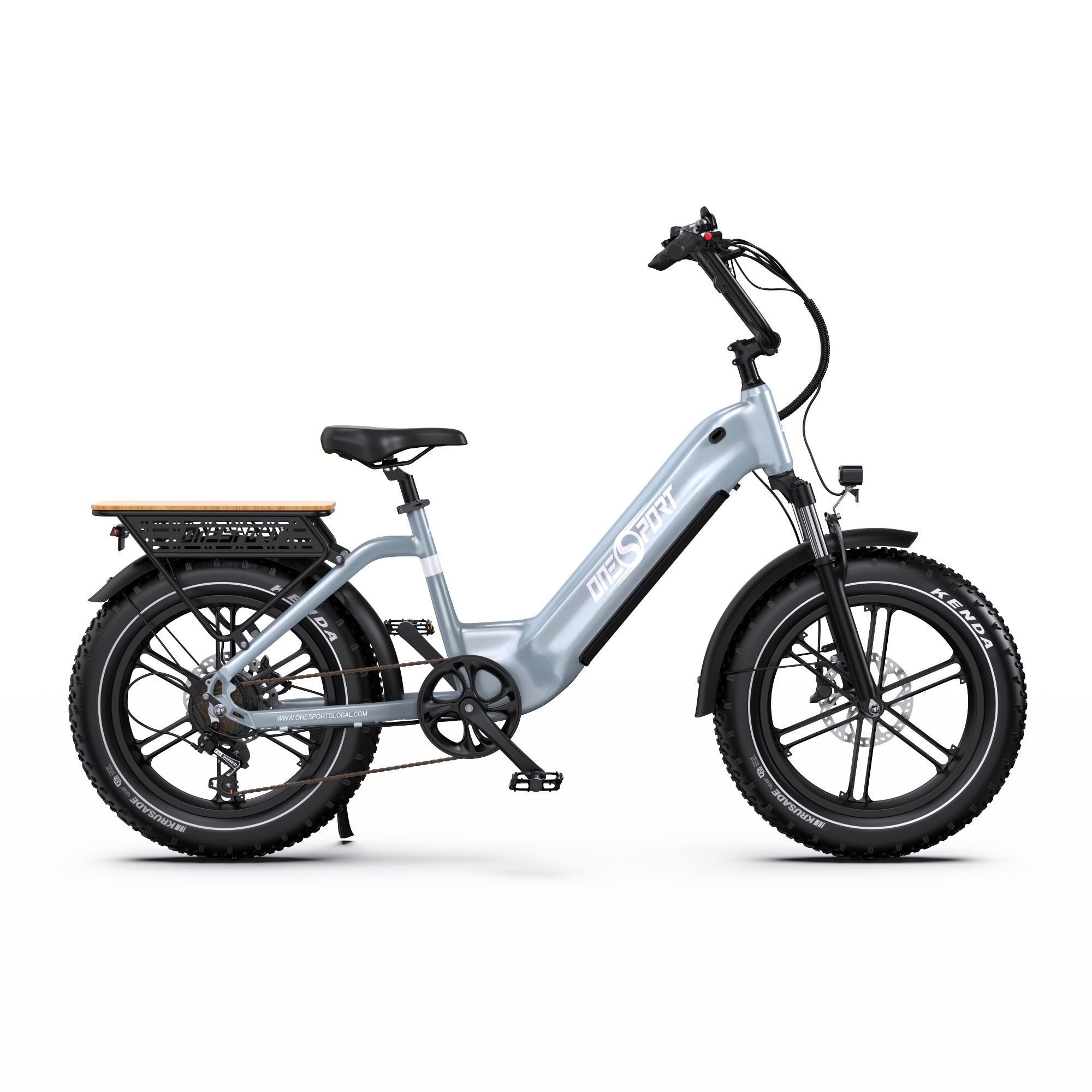 E-bike grigio chiaro con telaio nero, portapacchi e pneumatici Kenda. Logo Onesport visibile.