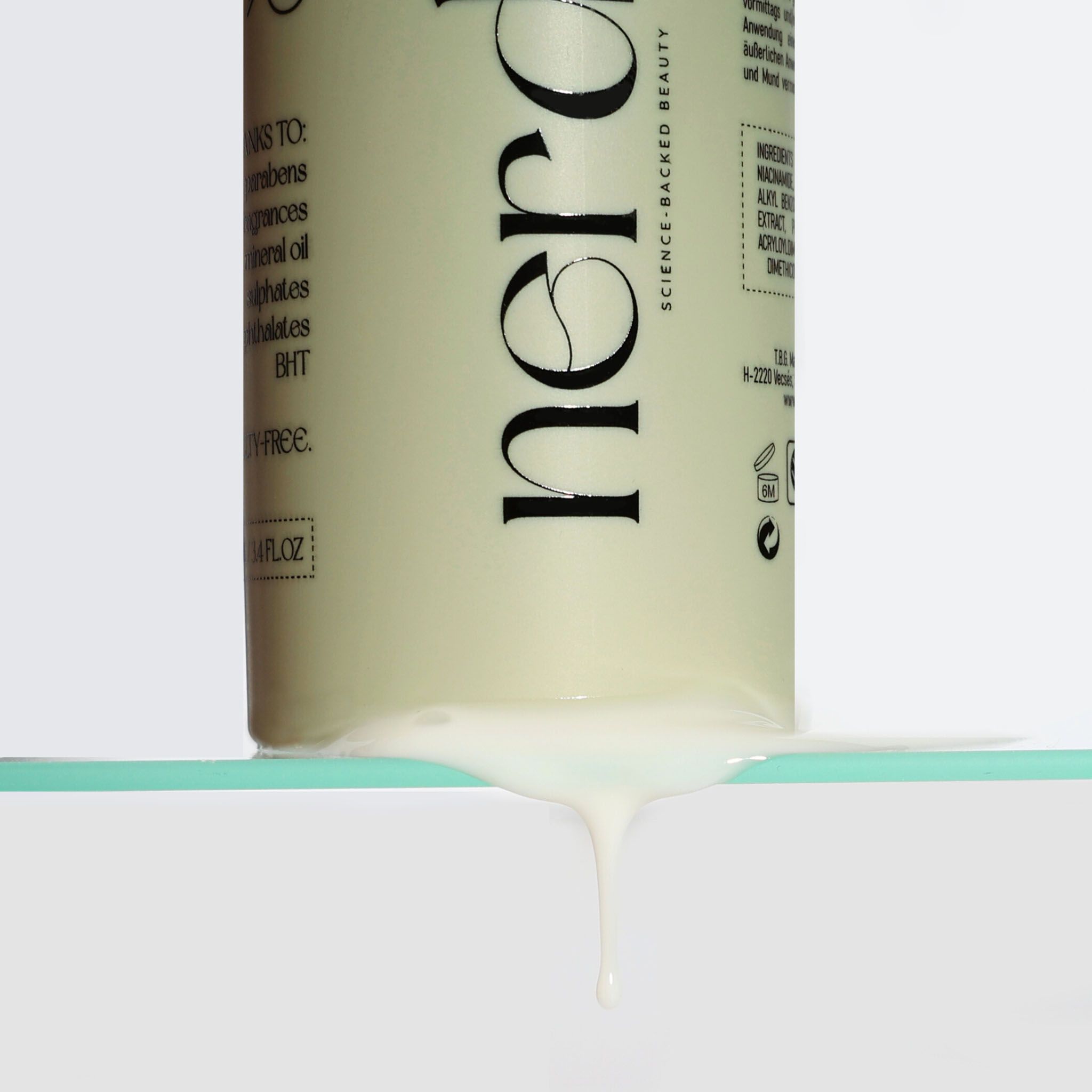 Flacone di Barrier Restore Fluid, con indicazioni testuali.