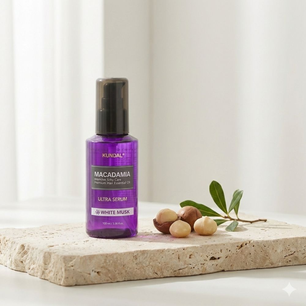 KUNDAL Macadamia Ultra Hair Serum White Musk in flacone viola su pietra con noci di macadamia.