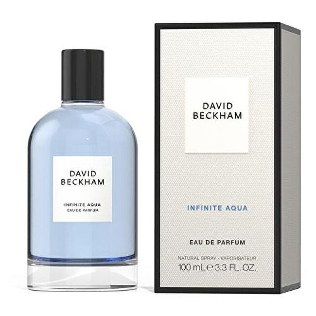 Flacone in vetro con liquido blu e confezione. Tappo nero. Etichetta bianca con testo: DAVID BECKHAM, INFINITE AQUA, Eau de Parfum.