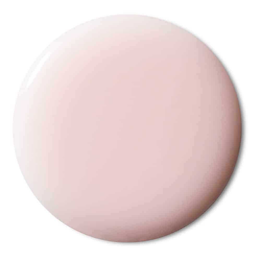 Macchia circolare di liquido rosa su sfondo bianco.