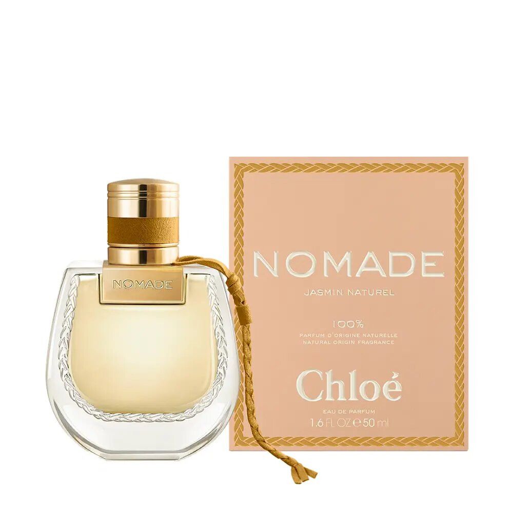 Flacone di profumo e confezione. Flacone con tappo dorato e cinturino marrone. Confezione con scritta Nomade e Chloé.