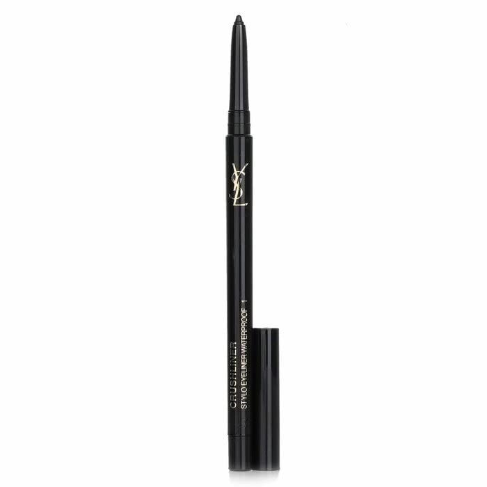 Eyeliner nero Yves Saint Laurent Crushliner Stylo WP 1 con cappuccio aperto. Su sfondo bianco.