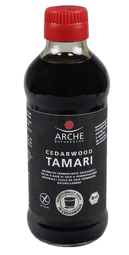 Bottiglia di Arche Bio Tamari Cedarwood con tappo rosso, etichetta 'Traditionally Aged in Cedarwood'.