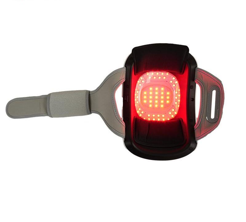 Dispositivo massaggio ginocchio con luce rossa. Forma rettangolare con cinturino. Campo di luce rossa al centro.
