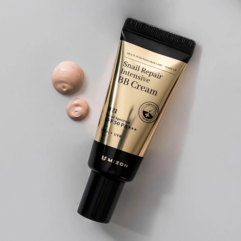 MIZON Snail Repair Intensive BB Cream SPF 50 PA+++, tonalità #21, tubo dorato con due campioni di prodotto.