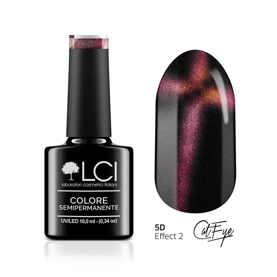 Flacone di smalto con tappo nero e campione. Scritta: LCI, COLORE SEMIPERMANENTE, UVLED 10,0 ml (0,34 oz).