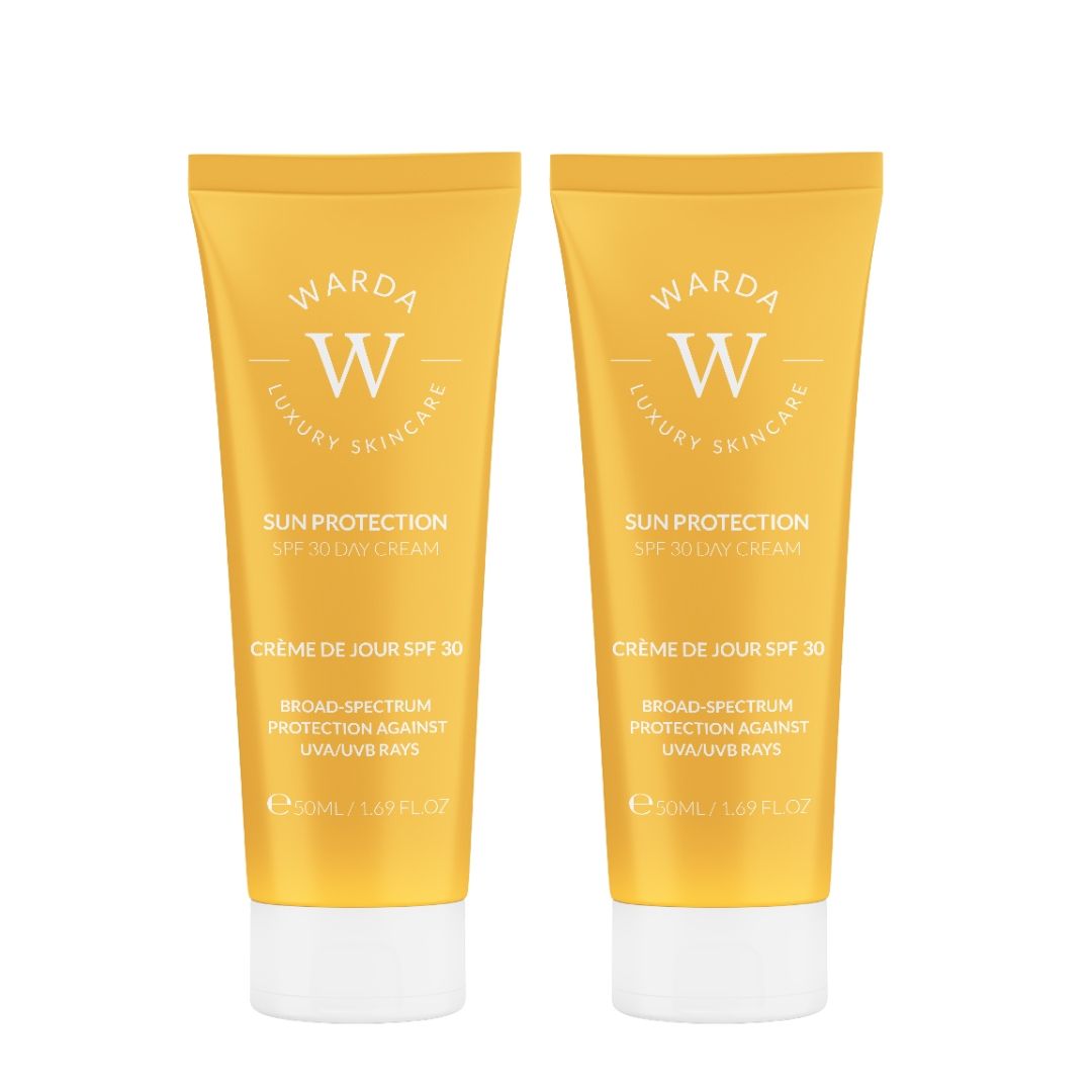Due tubi gialli con tappo bianco. Crema giorno SPF 30. Logo dorato e testo. E50ml/1.69 fl.oz.