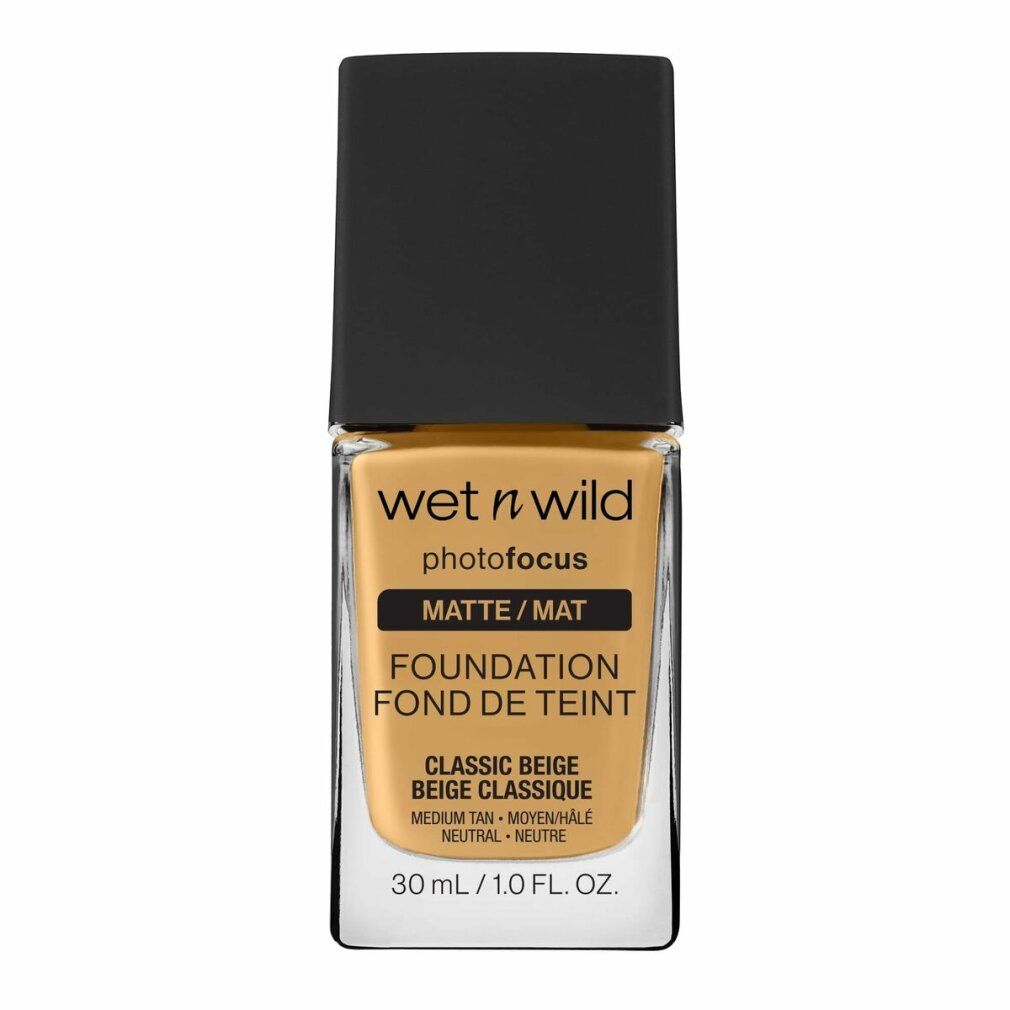 Fondotinta Wet n Wild Photofocus Matte Classic Beige. Flacone con tappo nero. Tonalità beige.
