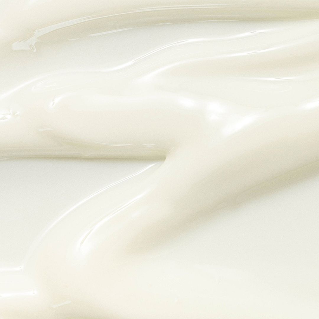 Primo piano di una crema bianca. Texture liscia e lucida.