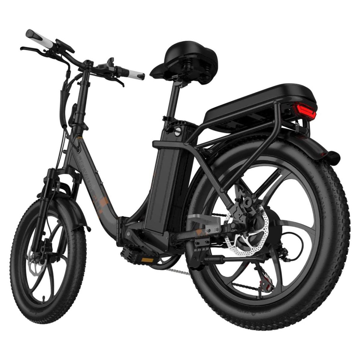 Bicicletta elettrica nera con portapacchi e fanale posteriore. Sella e manubrio visibili.