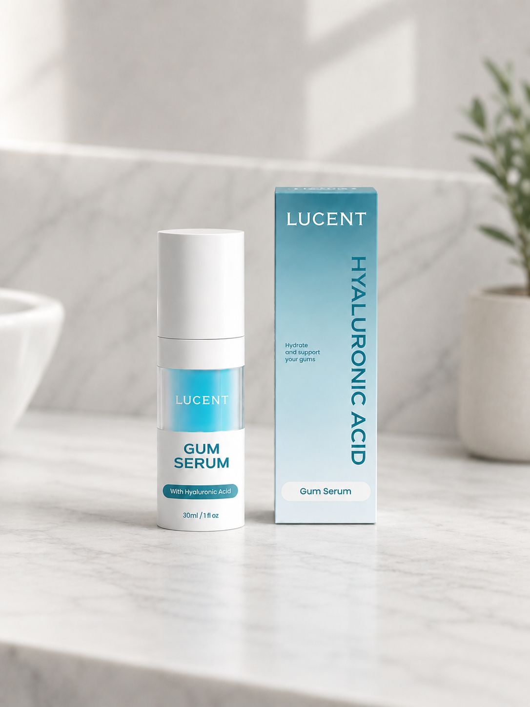 Flacone di siero gengivale e scatola. Flacone con siero blu, tappo bianco. Scatola con testo "LUCENT" e "ACIDO IALURONICO".