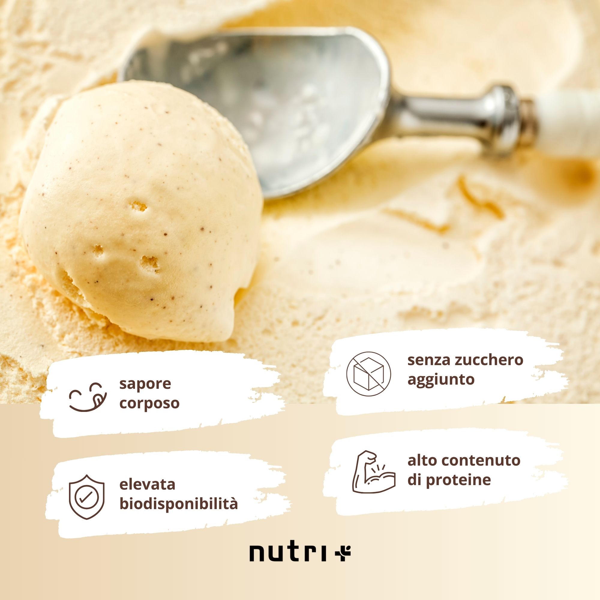 Primo piano di gelato alla vaniglia con paletta e icone testuali per gusto e proteine.