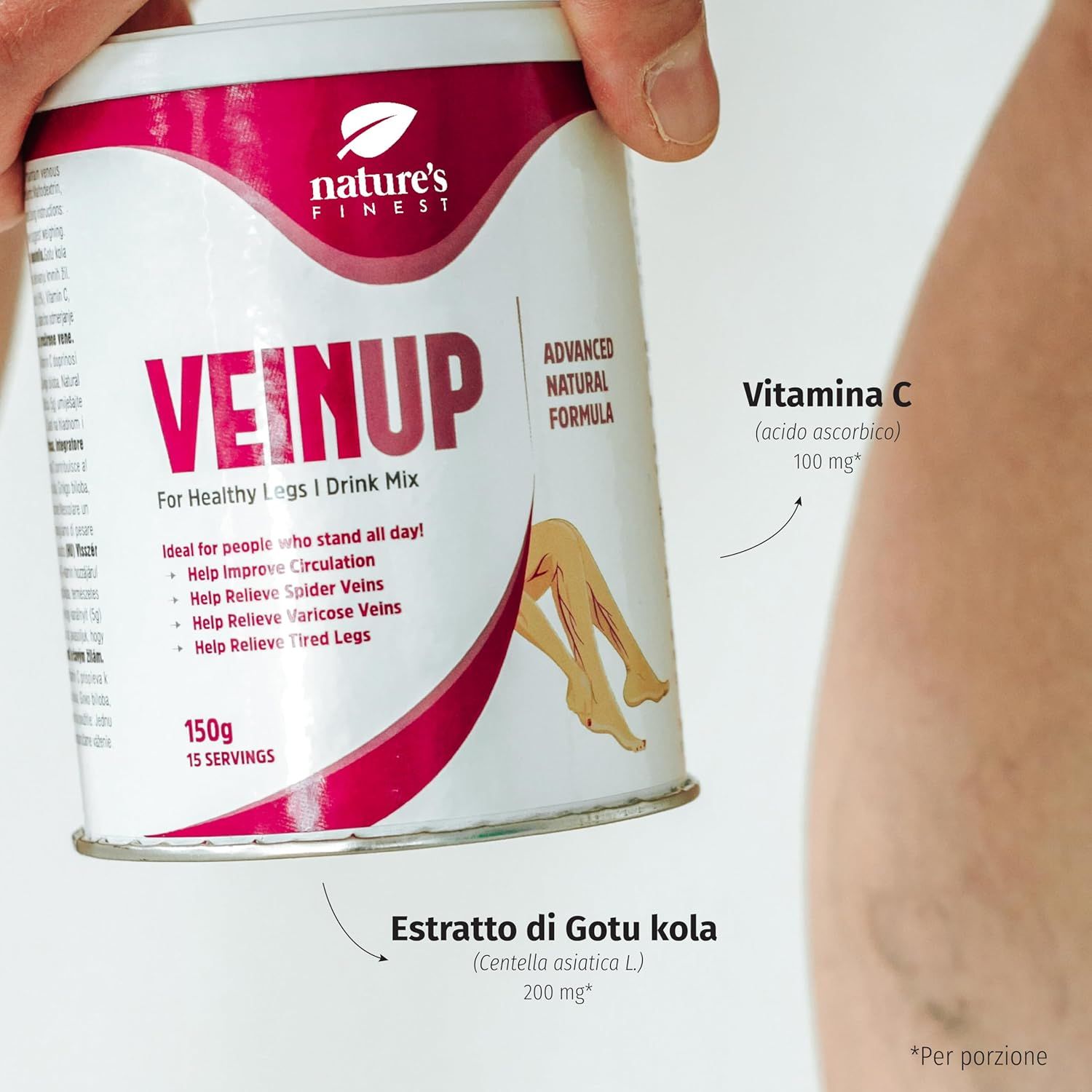 Persona tiene barattolo Nature's Finest VEIN UP. Testo: Vitamina C, estratto di Gotu Kola. Vene sulla gamba visibili.