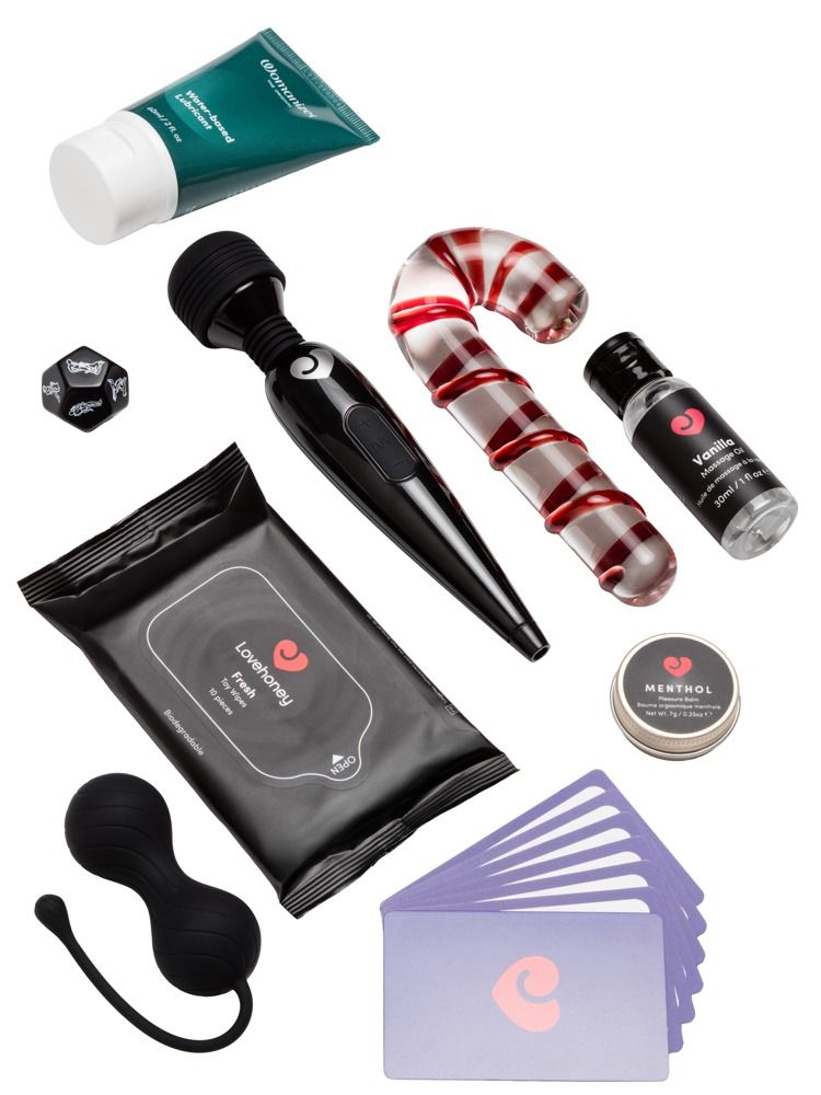 Un set di dieci articoli: lubrificante, vibratore, massaggiatore, salviette, olio, ciondoli a cuore, dado.