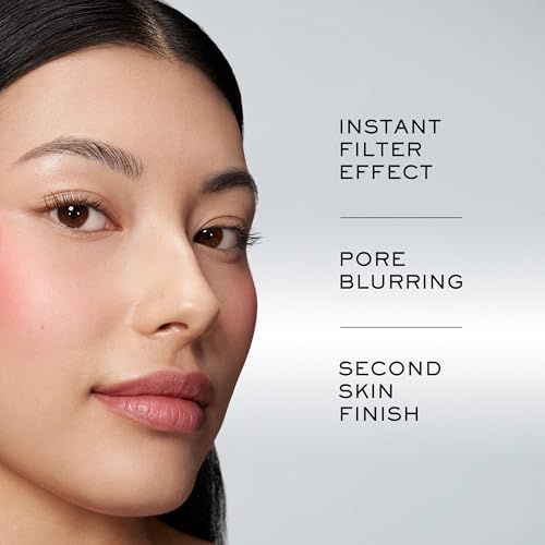 Volto di donna. Testo: Instant Filter Effect, Pore Blurring, Second Skin Finish.