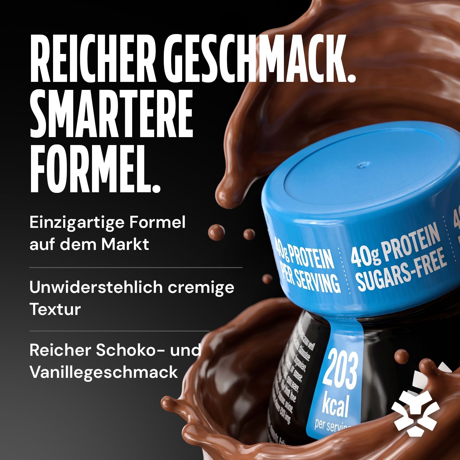 Coperchio blu su contenitore nero con scritta "40g Protein" e "203 kcal".